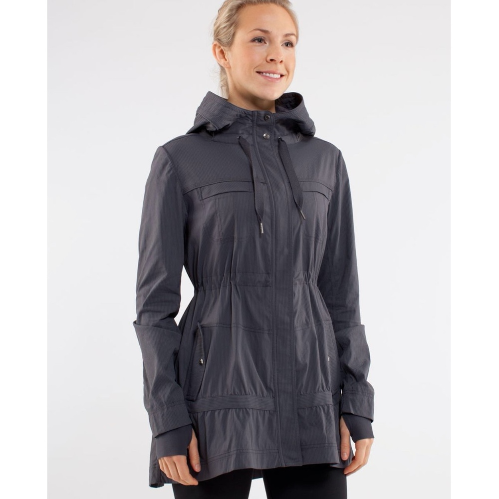 • Lululemon • Apres Practice Anorak in Coal